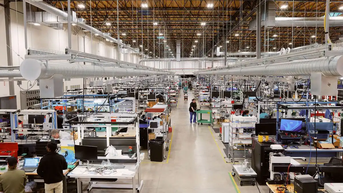 Interior de la planta de fabricación RoboFab de Agility en Salem, Oregón
