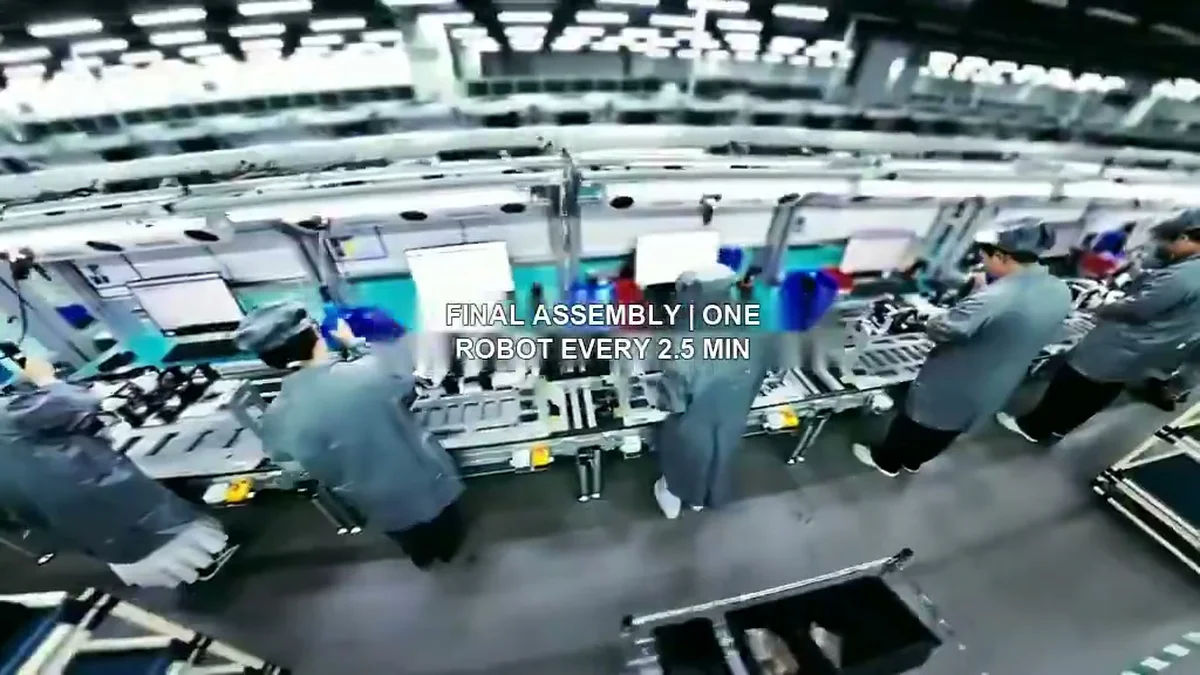 Capture du clip vidéo viral montrant une ligne d'assemblage automatisée